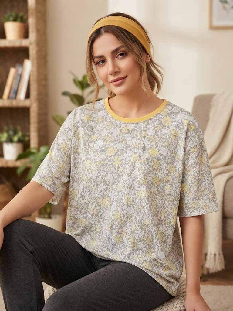  نمای جلو تیشرت منزلی زنانه سایز درشت سولیانو کد 2000 با فرم آزاد و یقه گرد گل زرد 